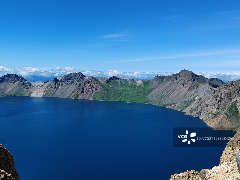 人间天堂 4K分辨率 无人 自然 天空 户外 风景 自然美 宁静 白昼 水 高山 高视角 蓝色 旅游图片素材
