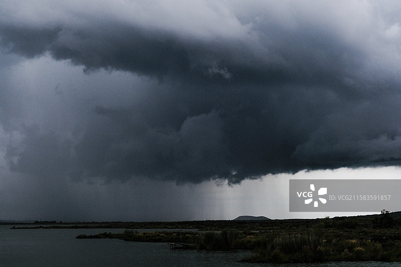 五大连池的雷雨云图片素材