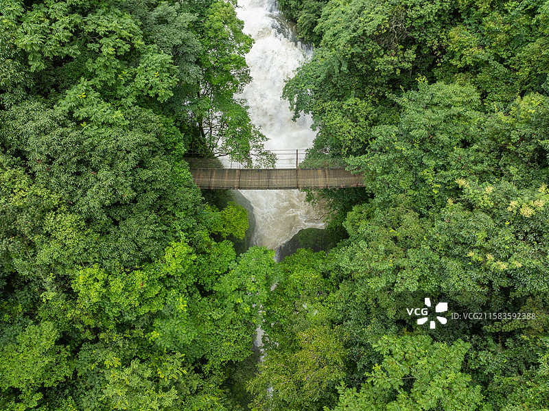贵州贵阳开阳县香火岩吊桥瀑布航拍风景图片素材