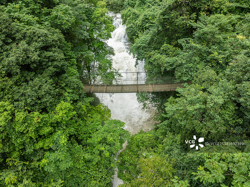 贵州贵阳开阳县香火岩吊桥瀑布航拍风景图片素材