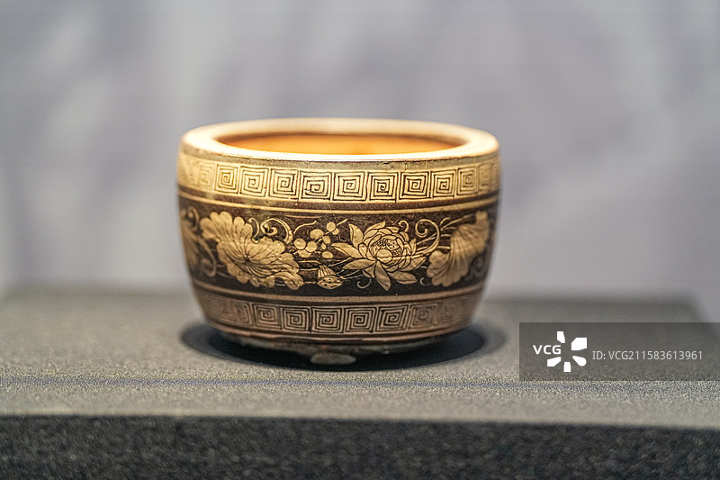 南宋 彩绘荷花纹炉 江西省博物馆图片素材