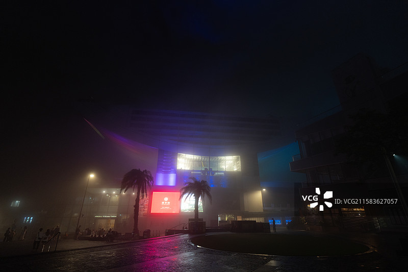 香港太平山顶 维多利亚港城市夜景风光 赛博朋克 银翼杀手图片素材