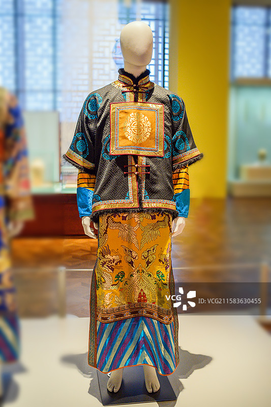 蒙古王爷传统服饰样板图片素材