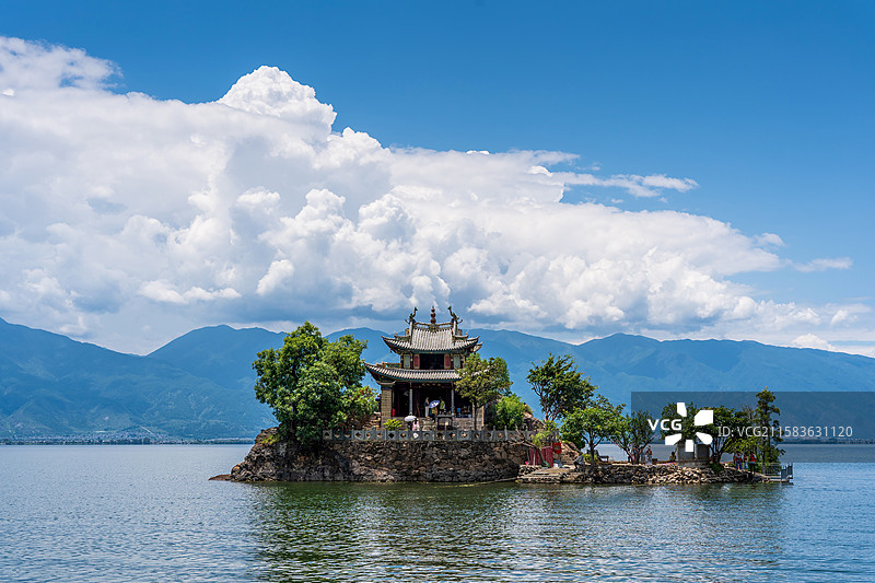 云南大理洱海小普陀图片素材