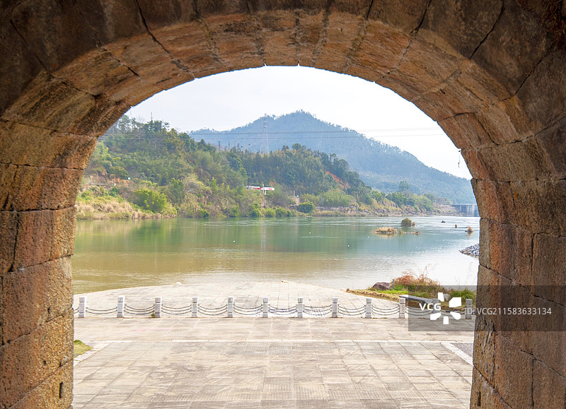 建于明代的省级文保单位福建三明永安贡川旧城墙和会清桥及周边风光图片素材