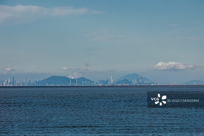 珠海眺望深圳城市天际线图片素材