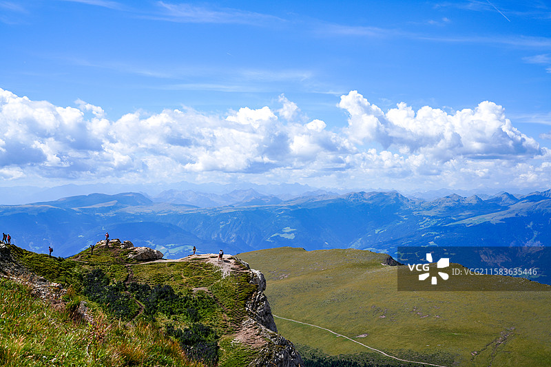 意大利多洛米蒂位于意大利东北部的阿尔卑斯山东段山脉，于 2009 年被列入世界遗产名录。图片素材