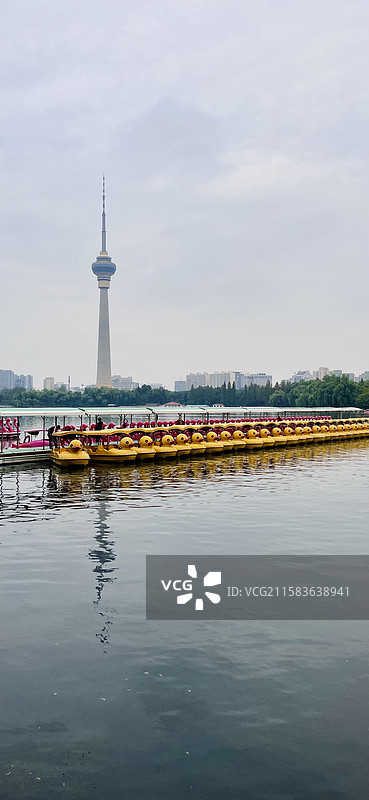 北京玉渊潭公园湖景图片素材