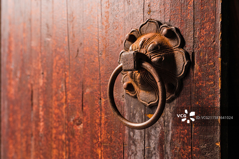 斑驳的门环图片素材