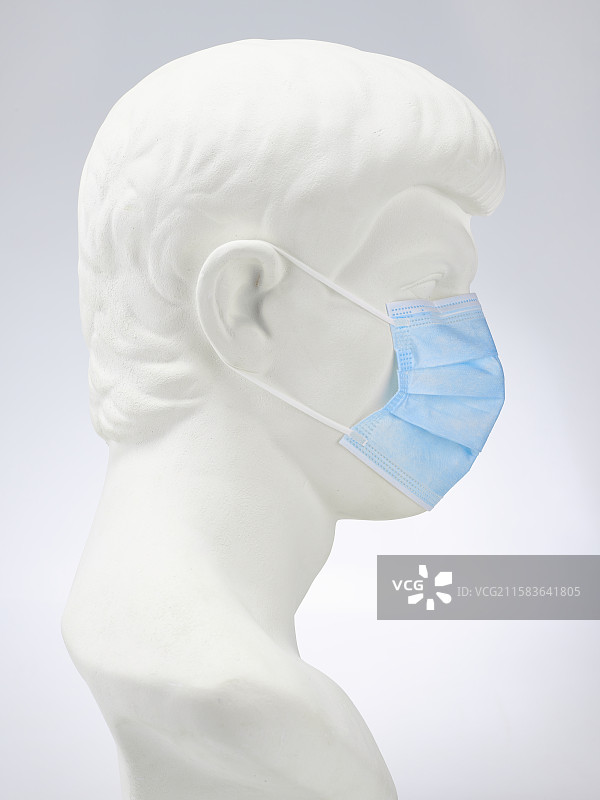 戴口罩的罗马青年石膏像图片素材