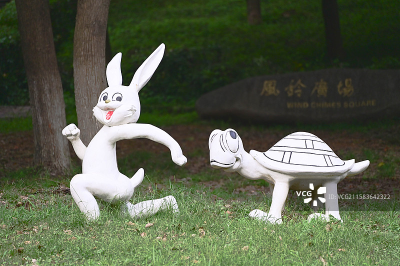 龟兔再跑，又出发” 营造连续感，像龟兔赛跑故事没结束，带着期待与活力，呼应经典又有新启程的轻快。图片素材