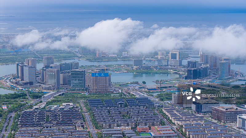 雨后云海云中的郑州市郑东新区北龙湖金融岛周边风景图片素材