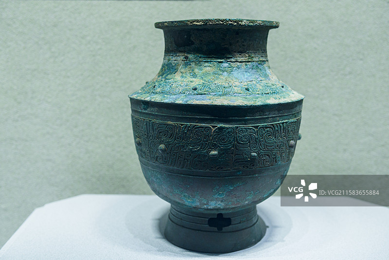 兽面纹罍 商朝 山西省运城市平陆县前庄遗址出土 山西省博物馆“夏商踪迹”展览图片素材