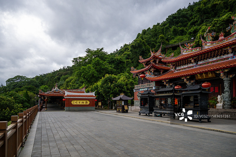 福建省泉州市安溪县清水岩山间古庙的宁静景象图片素材