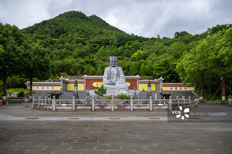 福建省泉州市安溪县清水岩山间古寺的宁静景象图片素材