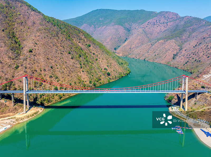 中国云南临沧与大理交界的澜沧江大桥航拍图片素材