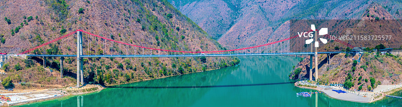 中国云南临沧与大理交界的澜沧江大桥航拍图片素材