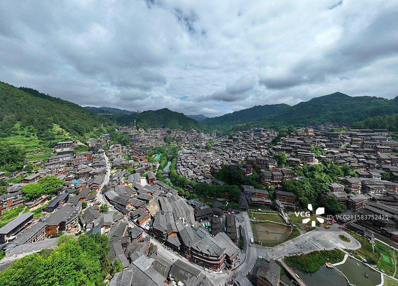 航拍贵州黔东南苗族侗族自治州西江千户苗寨景区山景旅游建筑风光图片素材