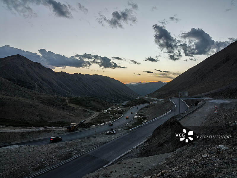 川藏线骑行第十三天（昌都芒康、左贡 翻越318最高垭口东达山垭口海拔5130）图片素材