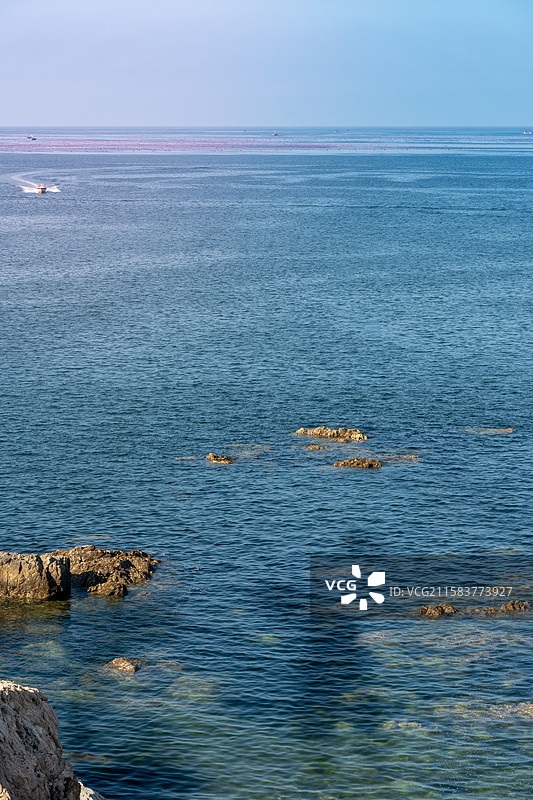 烟台养马岛獐岛景区，蓝色海洋和天空图片素材