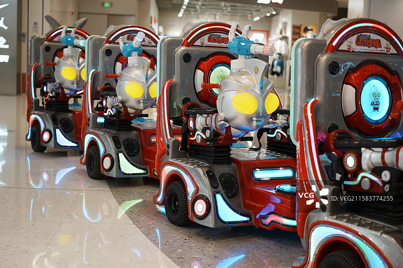 奥特曼造型的玩具车图片素材