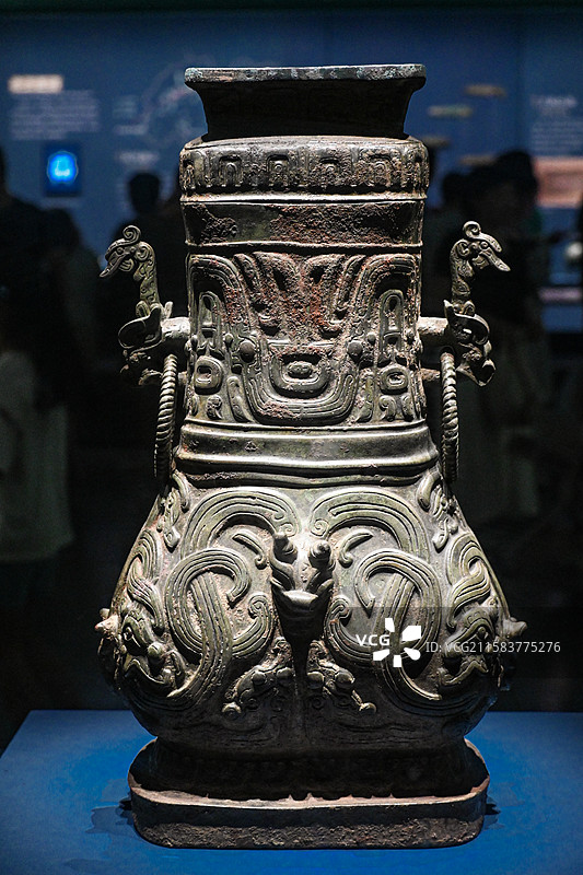 山东济南山东博物馆一城山色半城湖济南泉城历史文化特展仙人台邿国墓地馆藏文物 春秋青铜方壶图片素材