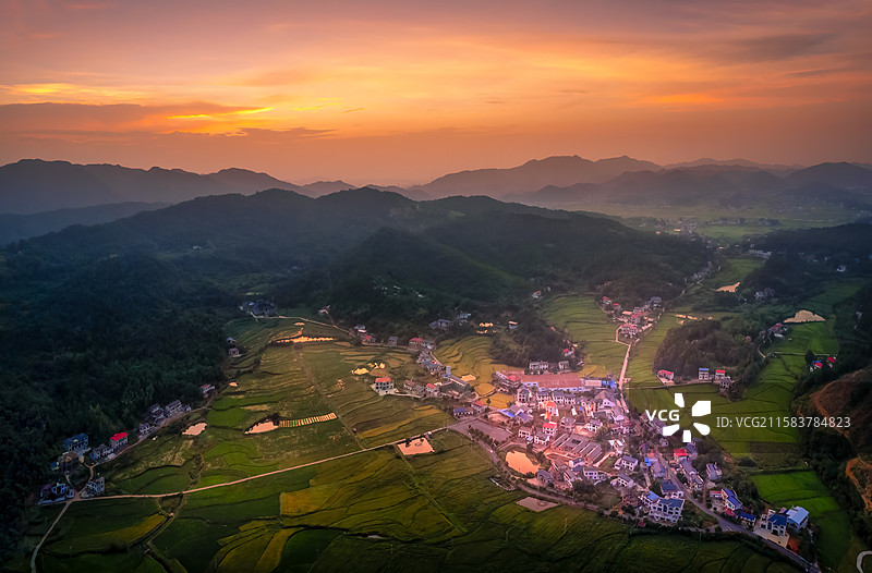 乡村日落航拍图片素材