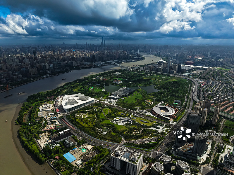 航拍世博地区后滩世博文化公园城市天际线图片素材