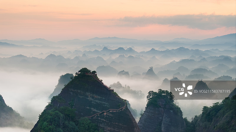 通道侗族自治县万佛山丹霞地貌日出云海图片素材