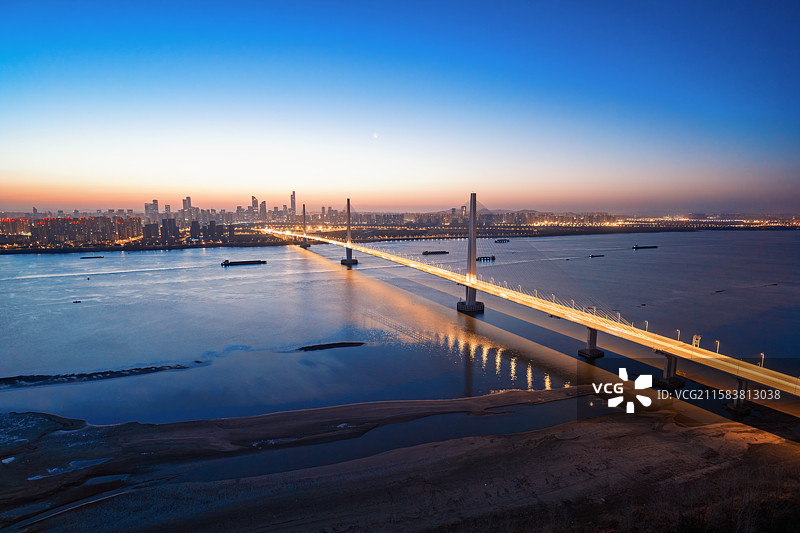 江苏南京江心洲长江大桥/南京长江五桥日出图片素材