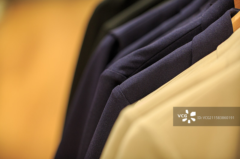 衣架上的衣物图片素材