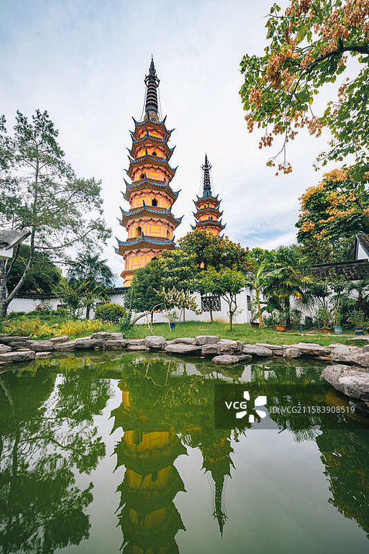 江苏省苏州市姑苏区 罗汉院双塔图片素材