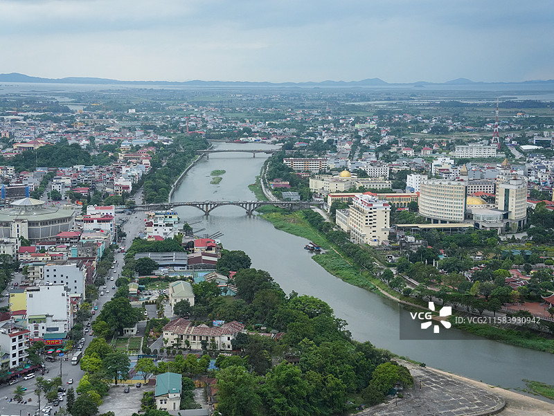 越南芒街市高角度鸟瞰图图片素材