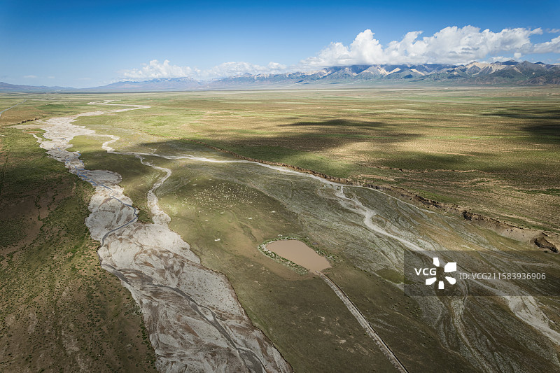 青海海西柴达木盆地干枯的巴音河图片素材