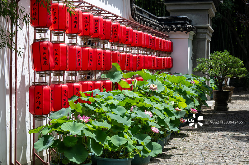 古典园林上海古猗园灯笼墙图片素材