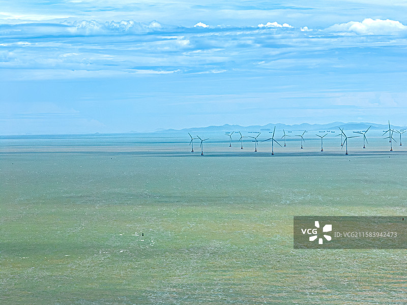 上海东海大桥海上风电场 眺望嵊泗列岛 杭州湾北岸风力发电机组 上海电气 海洋城市图片素材