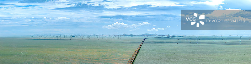 上海东海大桥海上风电场 眺望洋山深水港 杭州湾北岸风力发电机组 上海电气 海洋城市 3.6兆瓦风电机图片素材