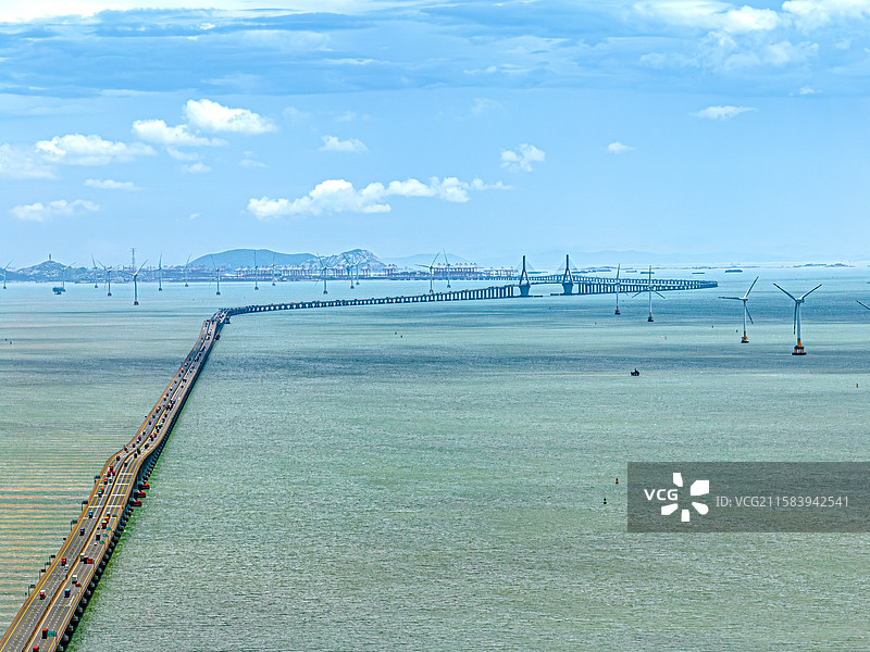上海东海大桥海上风电场 眺望洋山深水港 杭州湾北岸风力发电机组 上海电气 海洋城市 3.6兆瓦风电机图片素材