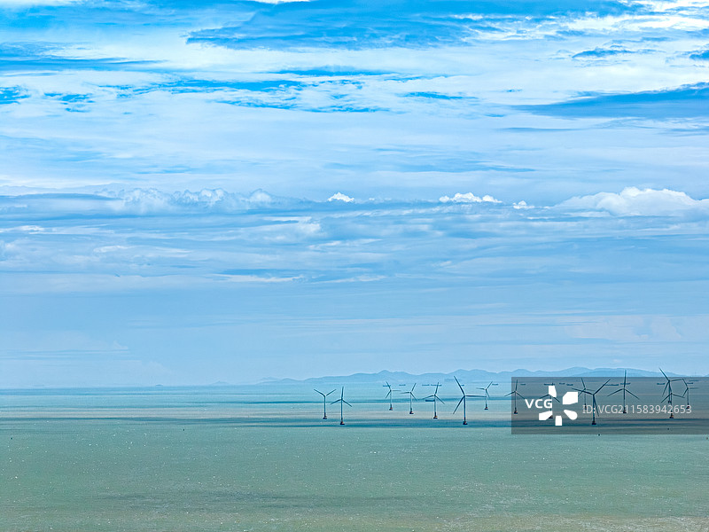 上海东海大桥海上风电场 眺望嵊泗列岛 杭州湾北岸风力发电机组 上海电气 海洋城市图片素材