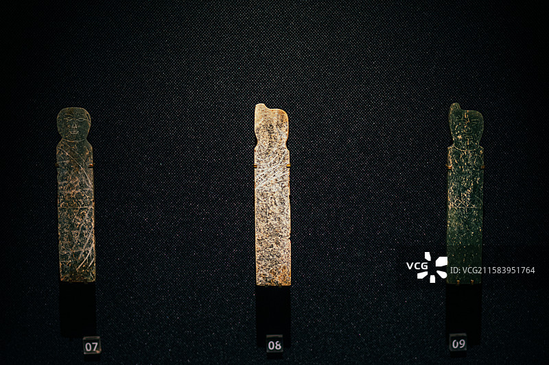 陕西历史博物馆 西汉 蒲纹男、女玉人图片素材