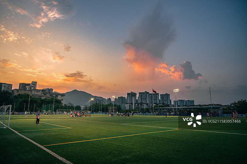 晚霞与足球图片素材