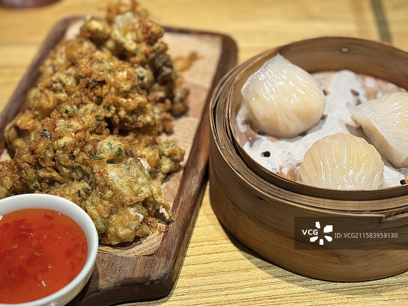 潮汕早茶 - 蚝烙与虾饺图片素材