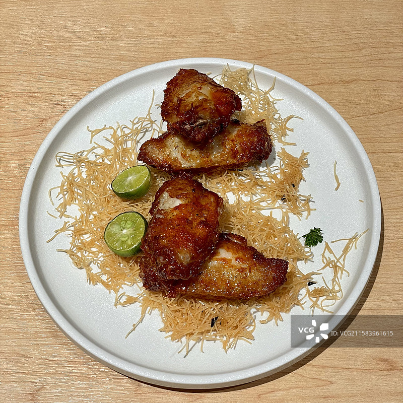 太二酸菜鱼的烤鸡翅图片素材