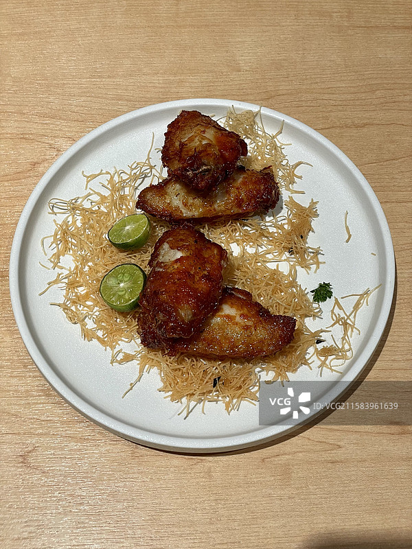 太二酸菜鱼的烤鸡翅图片素材