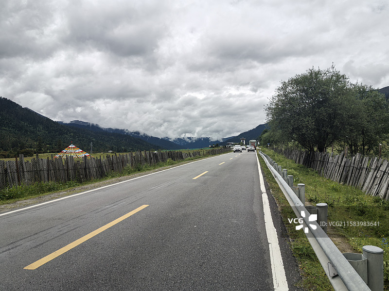 川藏线骑行第十八天（林芝巴宜 鲁朗小镇）图片素材