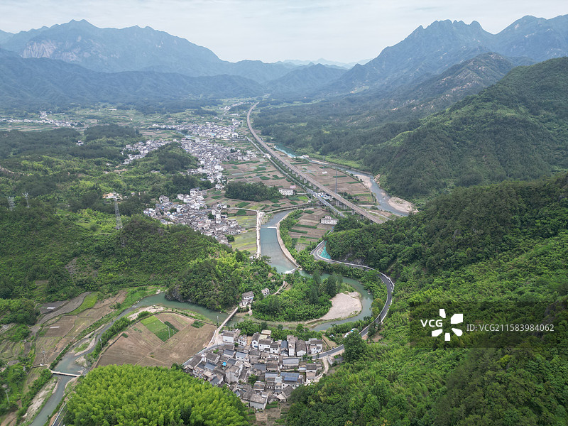 安徽宣称绩溪太极湖村航拍图片素材