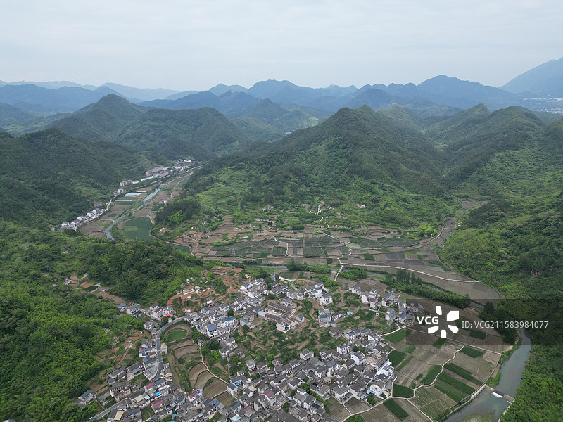安徽宣称绩溪太极湖村航拍图片素材