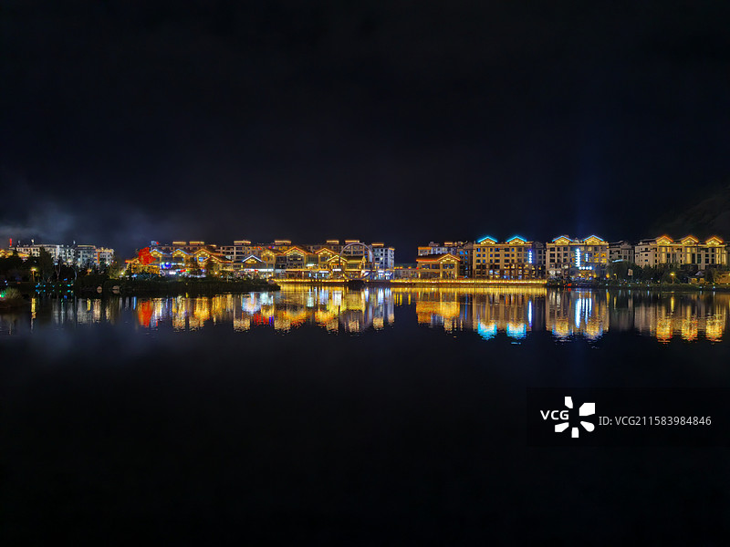 川藏线骑行第十八天（林芝巴宜 城市夜景）图片素材
