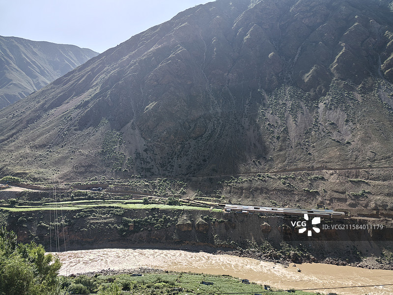 川藏线骑行第十三天（昌都芒康、左贡 翻越318最高垭口东达山垭口海拔5130）图片素材