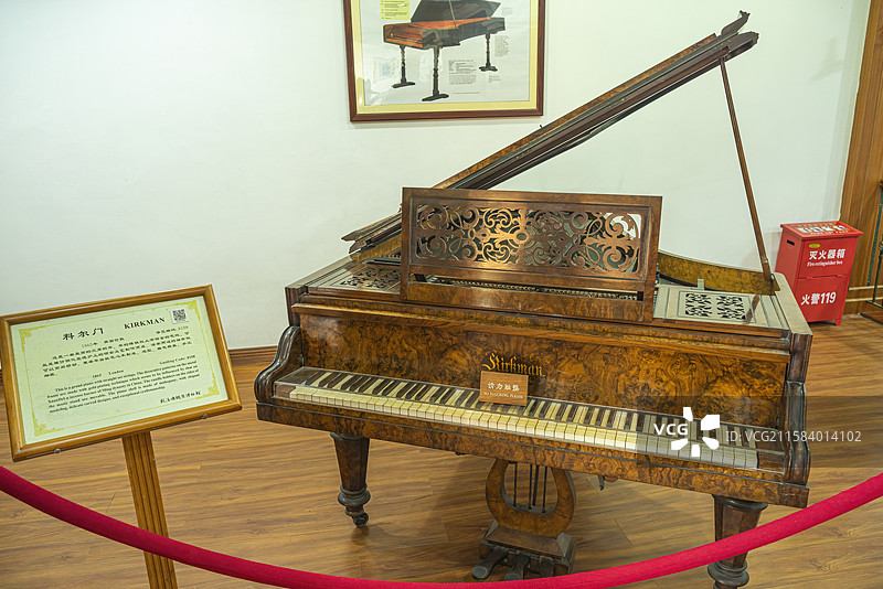 中国福建厦门鼓浪屿钢琴博物馆古董钢琴图片素材
